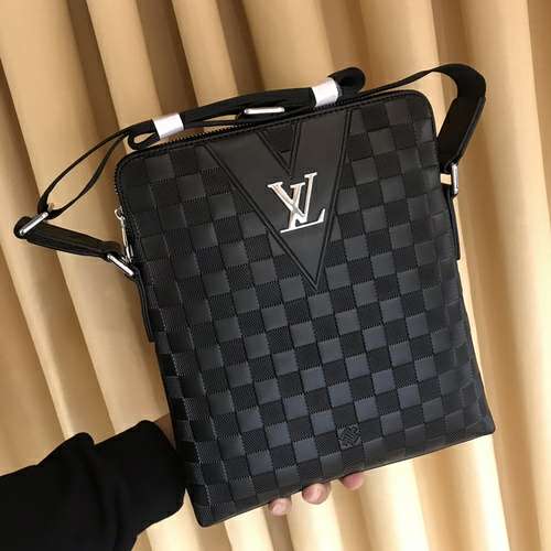 Picture of LV Mens Bags _SKUfw97613697fw